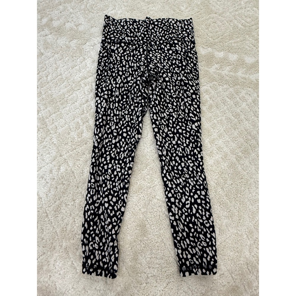 Athleta Salutation Stash Pocket II Printed 7/8 Tight Leopard Print Black White S